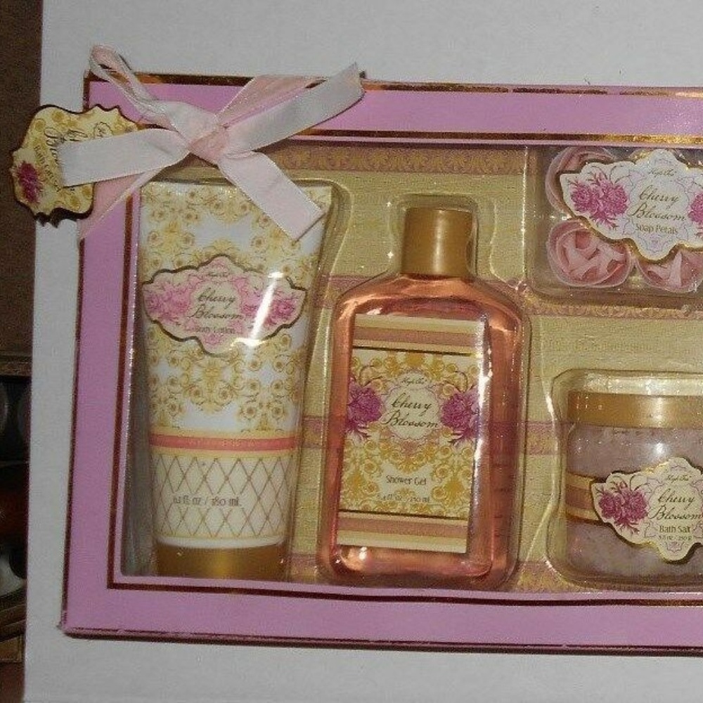 Beautiful Rare 5 Piece Cherry Blossom Gift Set - Picture 3 of 5